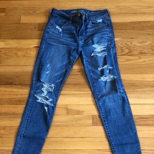 American Eagle Hi- Rise Distressed Jegging